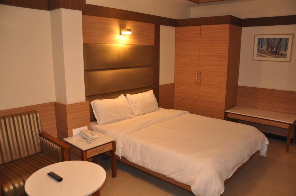 Hotel SMS Grand Inn Vellore Zimmer foto