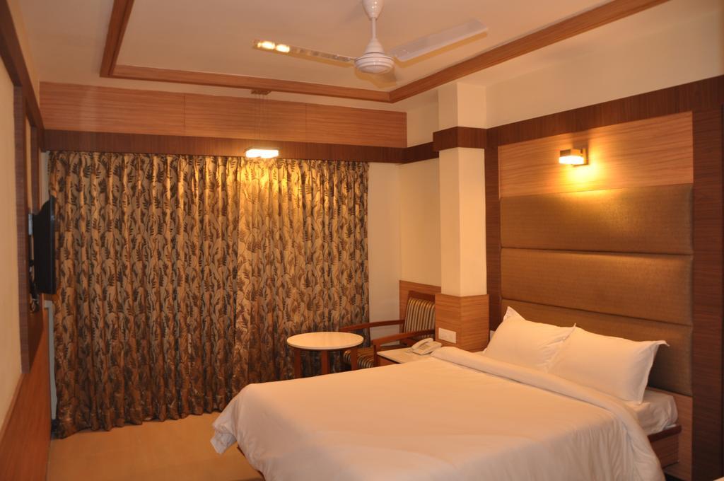 Hotel SMS Grand Inn Vellore Zimmer foto